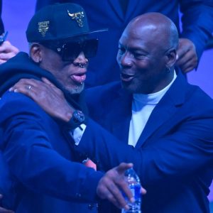 "Dennis Rodman Loves Michael Jordan's Drawers": Former Bulls stars revealed the Worm's obsession with 6ft 6" legend