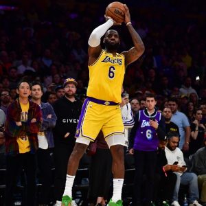 Is LeBron James Playing Tonight vs 76ers? Lakers Star's Injury Update Continues to Be Slightly Scary