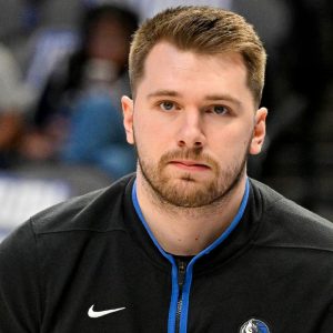 "And the S**t Show Continues": NBA Twitter Reacts to 6ft 7" Luka Doncic Heading Back to Locker Room With Apparent Heel Injury