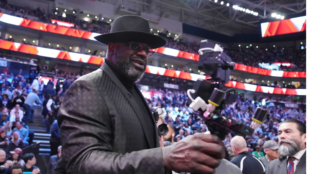 "Don't think Shaquille O'Neal's b*tt can get in!": Charles Barkley and Kenny Smith take jabs at Big Diesel while 'Tubing'