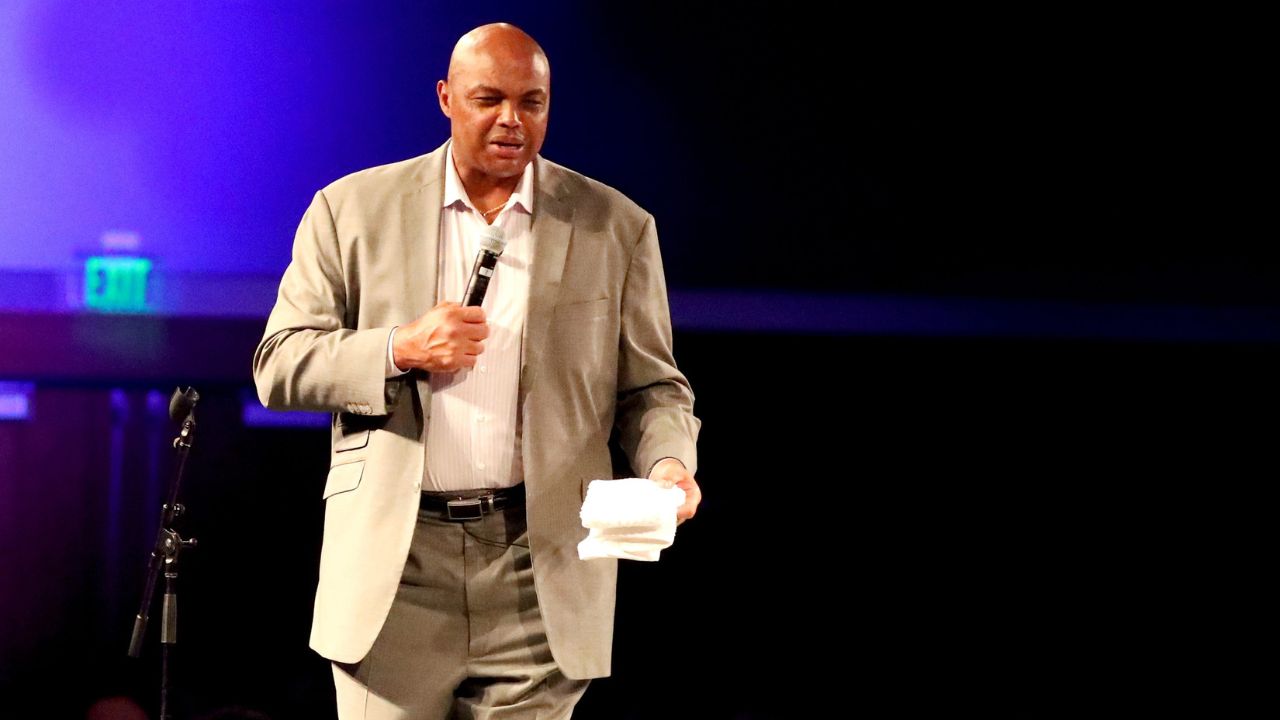 “Rim Looked 50-Feet In The Air”: Charles Barkley, After Tearing His Quad, Forced His Way Back For 1 Game
