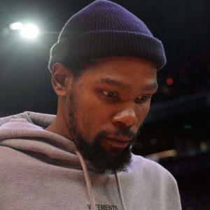 "Best Quitter Since LeBron James": NBA Twitter reacts to Kevin Durant Receiving a Standing Ovation From Phoenix Fans