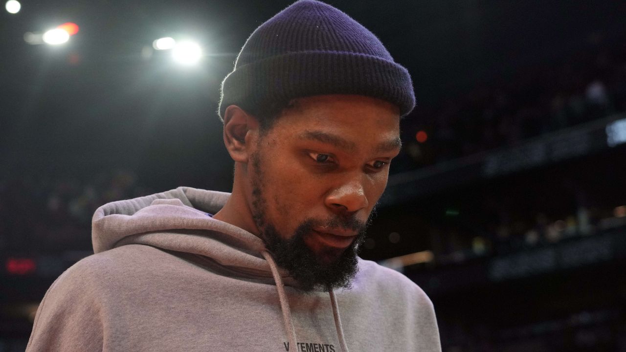 "Best Quitter Since LeBron James": NBA Twitter reacts to Kevin Durant Receiving a Standing Ovation From Phoenix Fans