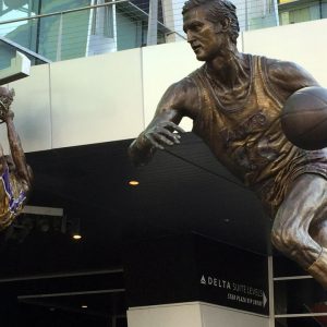 Hey Shaquille O'Neal, Come To The Omni Hotel": When Shaq's Agent Got Him A Lifetime Deal With Los Angeles Lakers, Jerry West Personally Coming To Sign Him