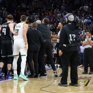 "We Ain't taking No S*** From Nobody": Giannis Antetokounmpo Irks De’Aaron Fox & Kings' Coach Into Blasting Him in Post-game Conference