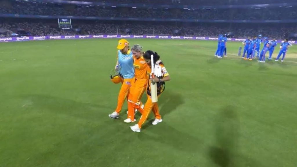 Why is Beth Mooney not playing today's WPL 2023 match between UP Warriorz and Gujarat Giants at DY Patil Stadium?