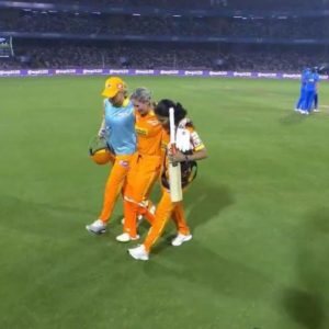 Why is Beth Mooney not playing today's WPL 2023 match between UP Warriorz and Gujarat Giants at DY Patil Stadium?