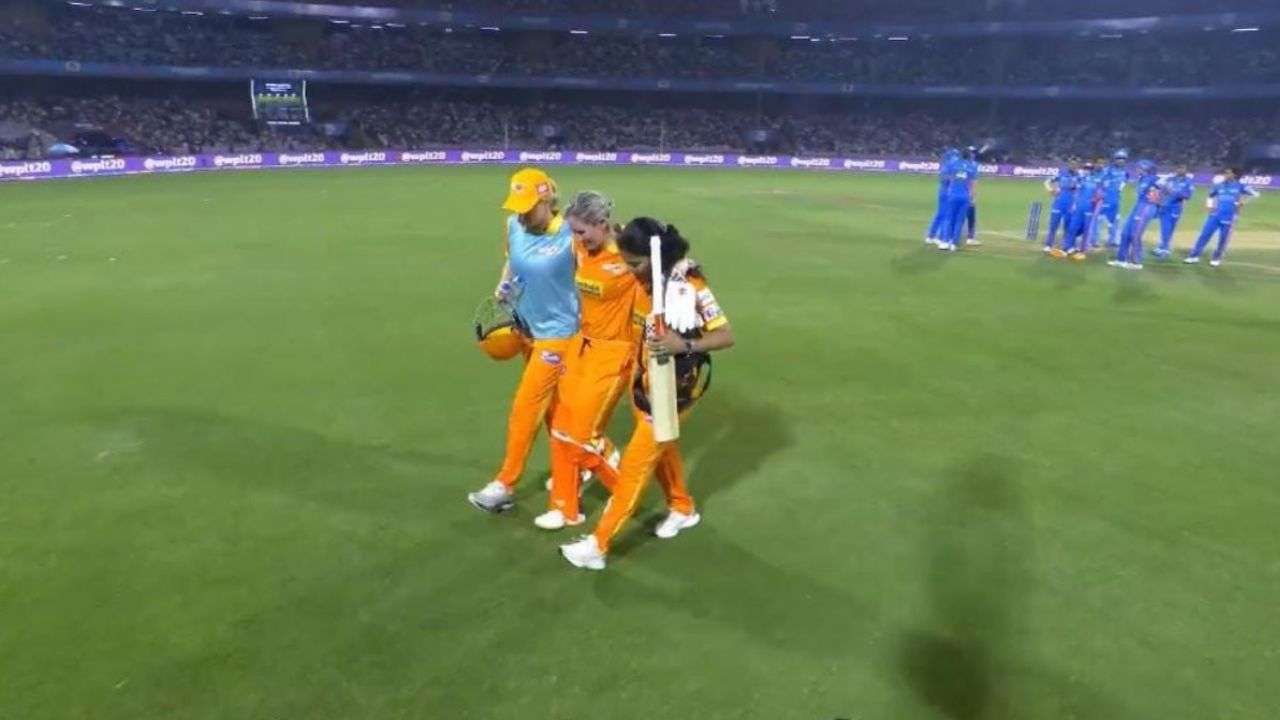 Why is Beth Mooney not playing today's WPL 2023 match between UP Warriorz and Gujarat Giants at DY Patil Stadium?