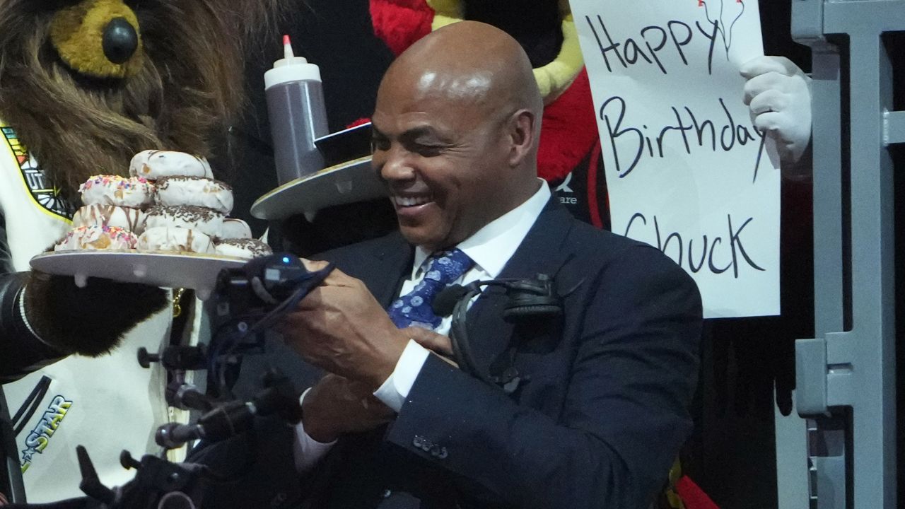 "Strange A** Women Snatch Your Clothes Off!": Charles Barkley Recalls Shocking Experience on SNL and Warns Travis Kelce