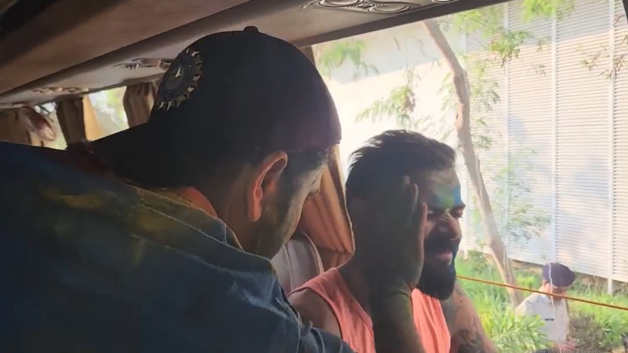 "Virat ko laga laga": Determined Rohit Sharma throws Holi colours on Virat Kohli in team bus