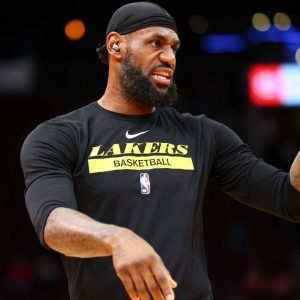“LeBron James Doesn’t Nap Because He Wants To”: Legendary Trainer, Mike Mancias, Details Lakers Star’s Pre-Game Routine