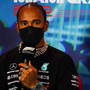 “Lewis Hamilton wearing extra jewelry to force a move from Mercedes”: Brit star’s bizarre move ahead of Bahrain GP
