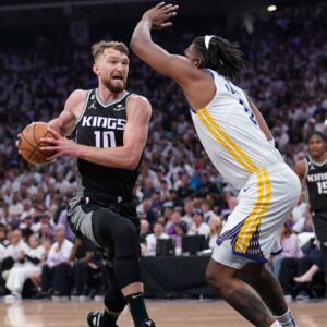 "I Think That's Pretty Normal": Kevon Looney Shockingly Defends Kings' Domantas Sabonis Amidst Raging Draymond Green Fiasco