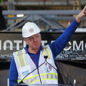 "Steve Ballmer Paid $750,000,000 And Watched Shai Gilgeous-Alexander Put up 31.4 PPG": How Kawhi Leonard, Paul George's Injuries Have Derailed LA Clippers' Championship Hopes