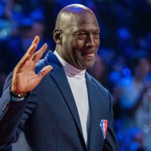 "Michael Jordan Isn't Like Jerry West or Bill Russell": Billionaire Charlotte Hornets Owner Was Thought to be Bad Choice as Chicago's GM