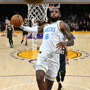 "LeBron James is The King": Lakers Superstar Beats Ja Morant, Shockingly Leads The NBA in Crazy Year 20 Stat