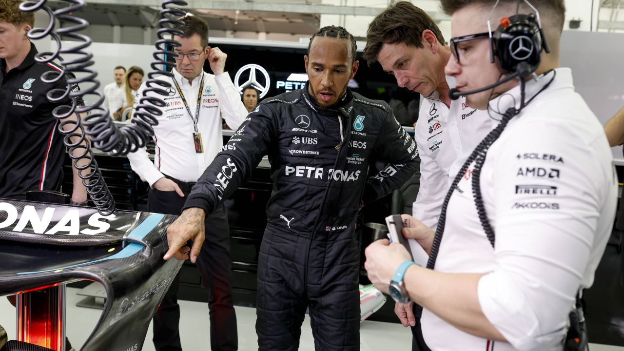Lewis Hamilton Critical of Toto Wolff’s Mercedes Promise in Battle Against Red Bull