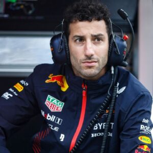 F1 Fan Takes Huge Dig at 'Unemployed' Daniel Ricciardo After He Subscribes Back to Twitter Blue