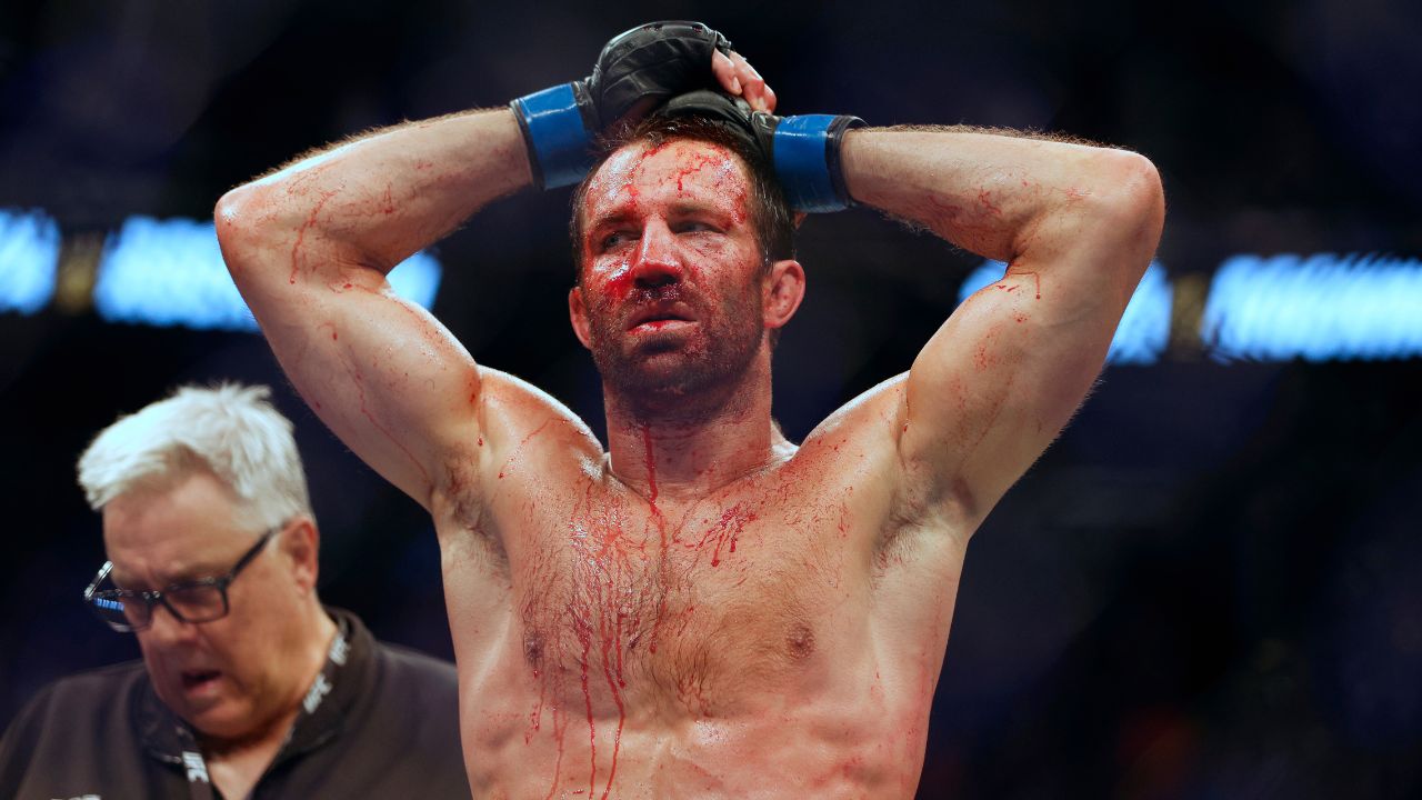 Team Luke Rockhold Fighter Shows Class by Refusing to Attack Defenseless Opponent, Earns Fans Praise
