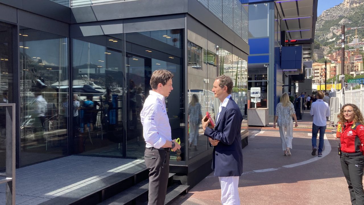 "How Do You Know": Toto Wolff Teases His Fans Over Lewis Hamilton Contract Talks After Having a Chat With John Elkann