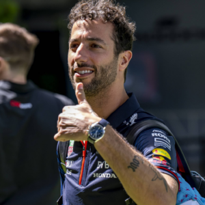 "They Almost Committed Suicide": American Sweetheart Daniel Ricciardo Charms 200 Fan Girls By Simply Existing