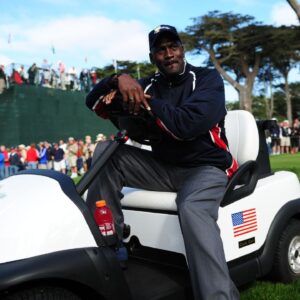 Facing $5000 Suspension After Bumping into a Referee, Michael Jordan Rushed to Play the Hardest Game in 1992: "Extra Day of Golf"