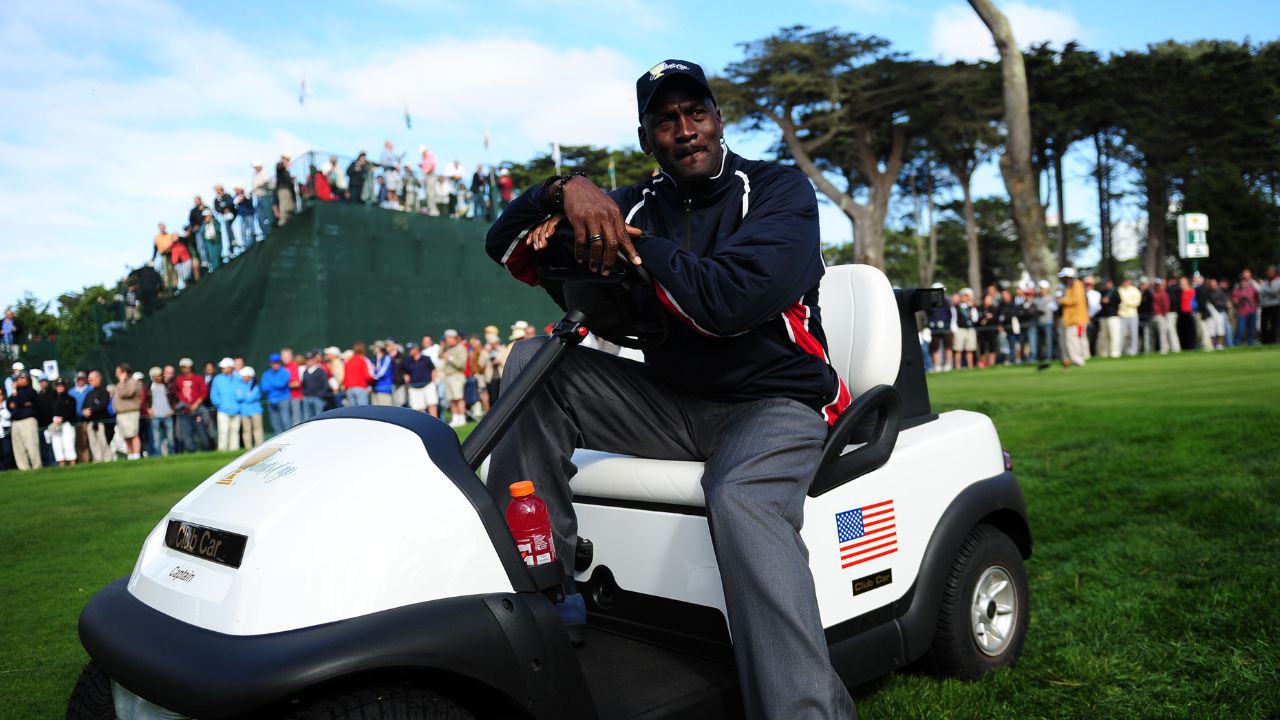 Facing $5000 Suspension After Bumping into a Referee, Michael Jordan Rushed to Play the Hardest Game in 1992: "Extra Day of Golf"