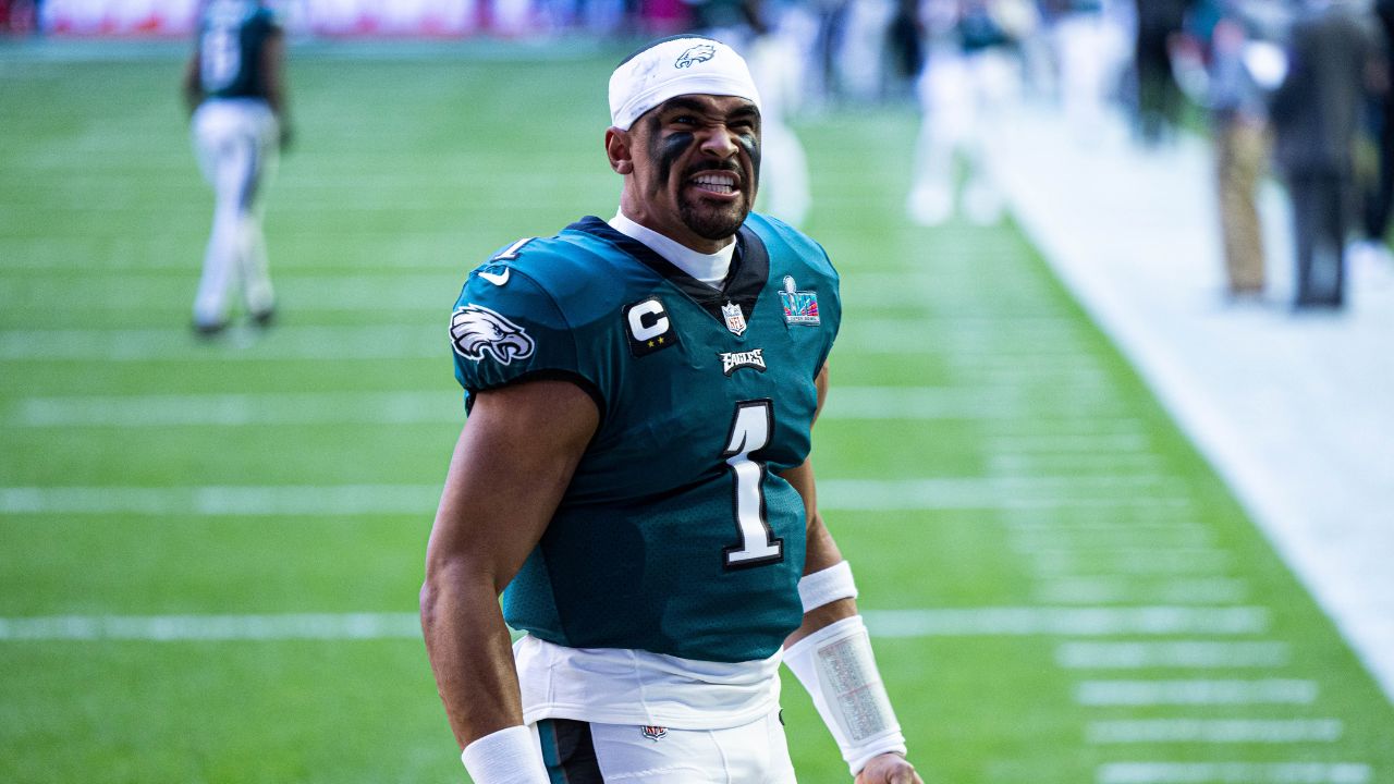 Eagles’ QB Jalen Hurts Reveals What He Gifted His O-Line on Christmas Day Back In His Rookie Year