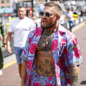 Despite 8 Losses, $200,000,000 Man Conor McGregor Spends $8000 on His TUF Team, Fans React: “Forced to Drink His…”