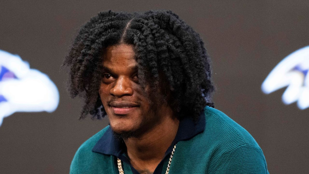 $260 Million Lamar Jackson, Who Once Lived in a "Squat Apartment," Gifted Rolex Watches to the Entire Ravens' Offense in 2019