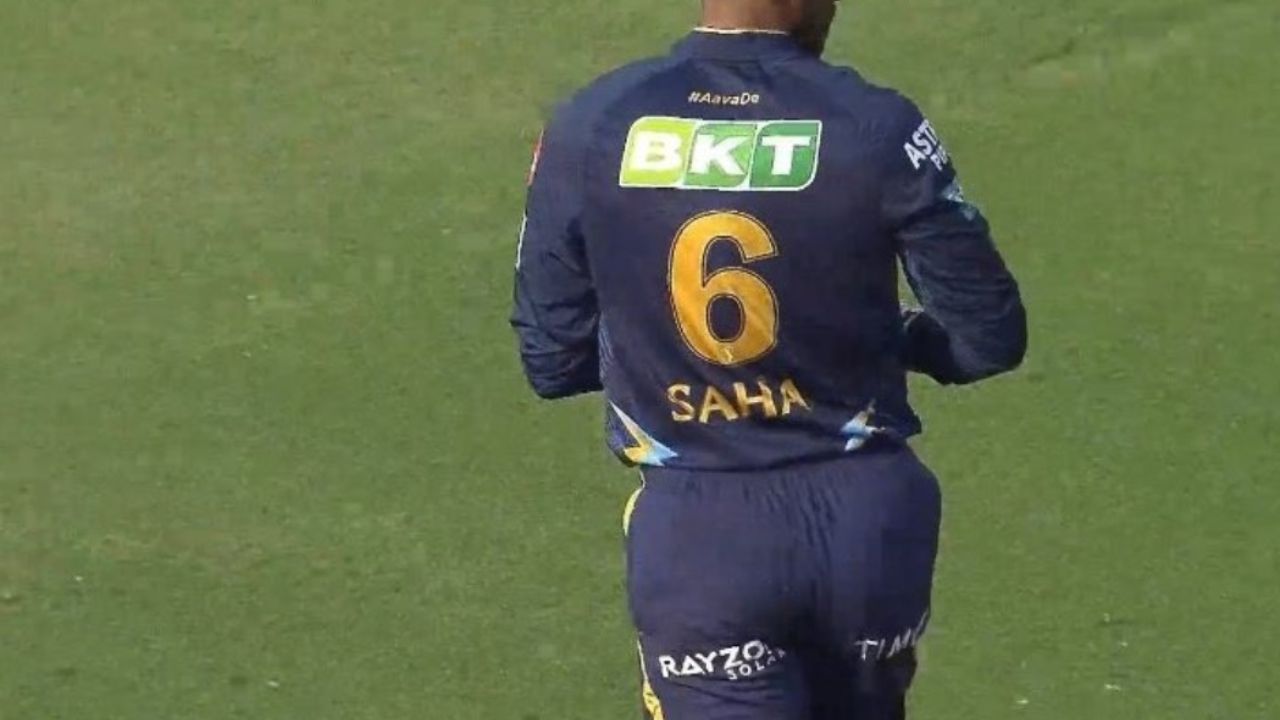 WATCH: Wriddhiman Saha Wears Pant Other Side Around in a Hilarious Sight at Narendra Modi Stadium