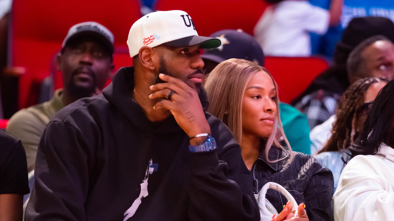 Days After Dodging All Cheating Rumors, LeBron James Seems to Endorse Snoop Dogg's 'Attractive Teacher' Post