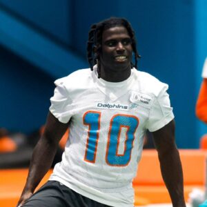 "I'll Get on My Knees Shannon Sharpe": Tyreek Hill With "Buttered-Up" Hands Boldly Displays Why He's the Best Catcher on Tiktok