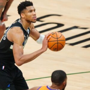 Exhausted By Giannis Antetokounmpo's Near 15 Second Free Throw, Suns Fan Trolling Him With $100 Bills Resurfaces On Reddit