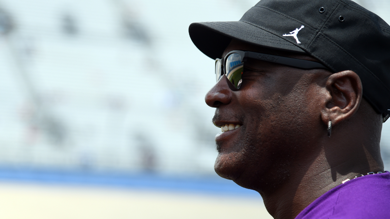 While Enjoying $2 Billion Profit With Hornets Sale, Michael Jordan’s Investment With Mark Cuban Faces $6.55 Billion Loss