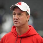 "Holy Cow" : Peyton Manning gets Awestruck by Tennessee Volunteers QB 80 Yard Throw at Manning Passing Academy