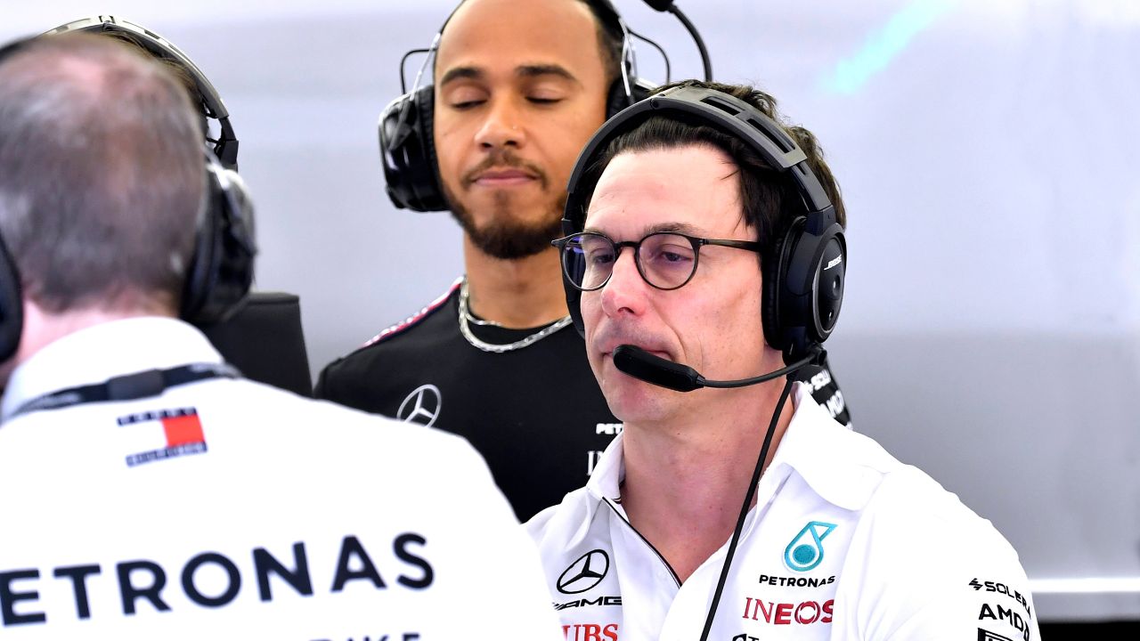 “Vulnerable” Lewis Hamilton Seeking Escape From Toto Wolff as Mercedes Falls Apart