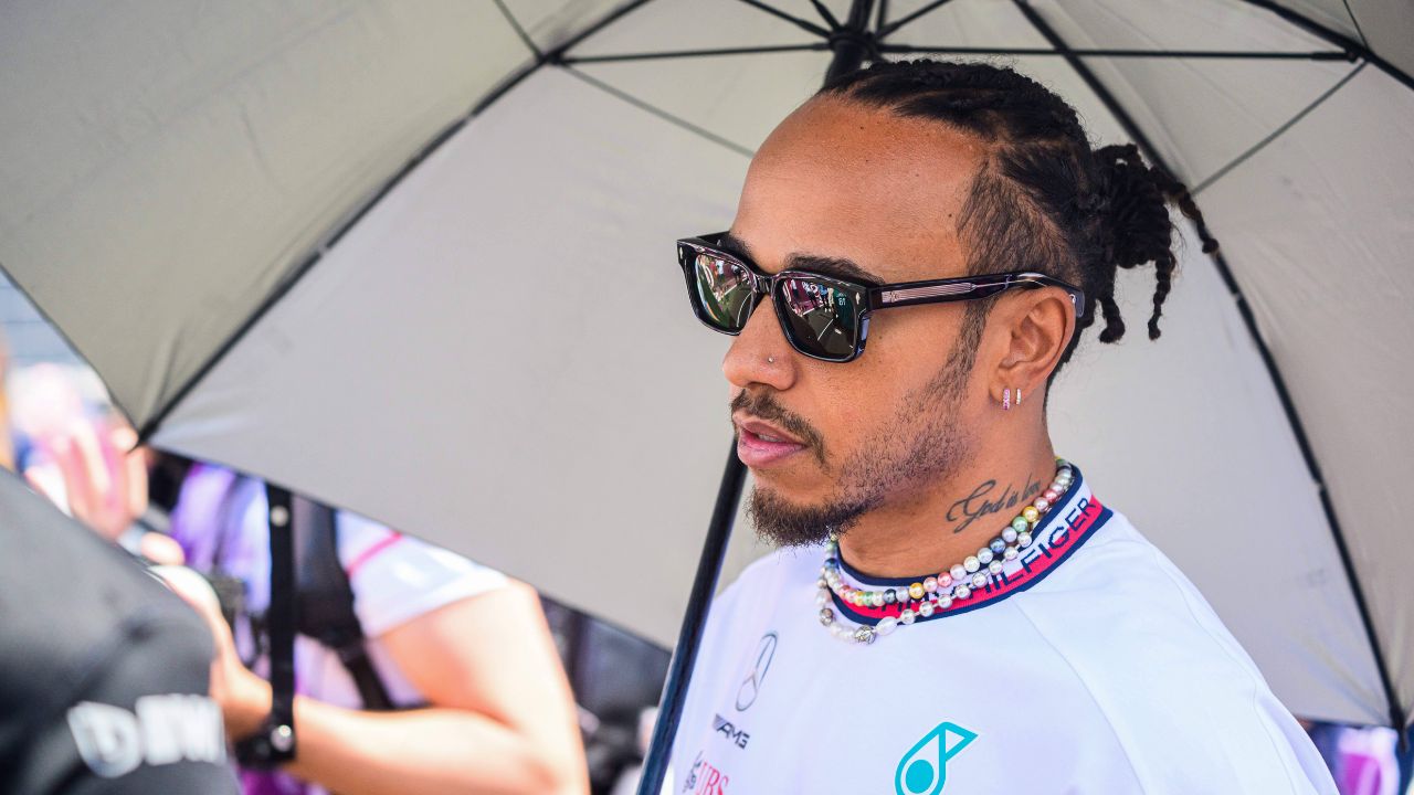 Lewis Hamilton Is in Astonishing "Short-Term Memory" Situation as He Is Trying to Form Conspiracy Around Red Bull's DRS Pace
