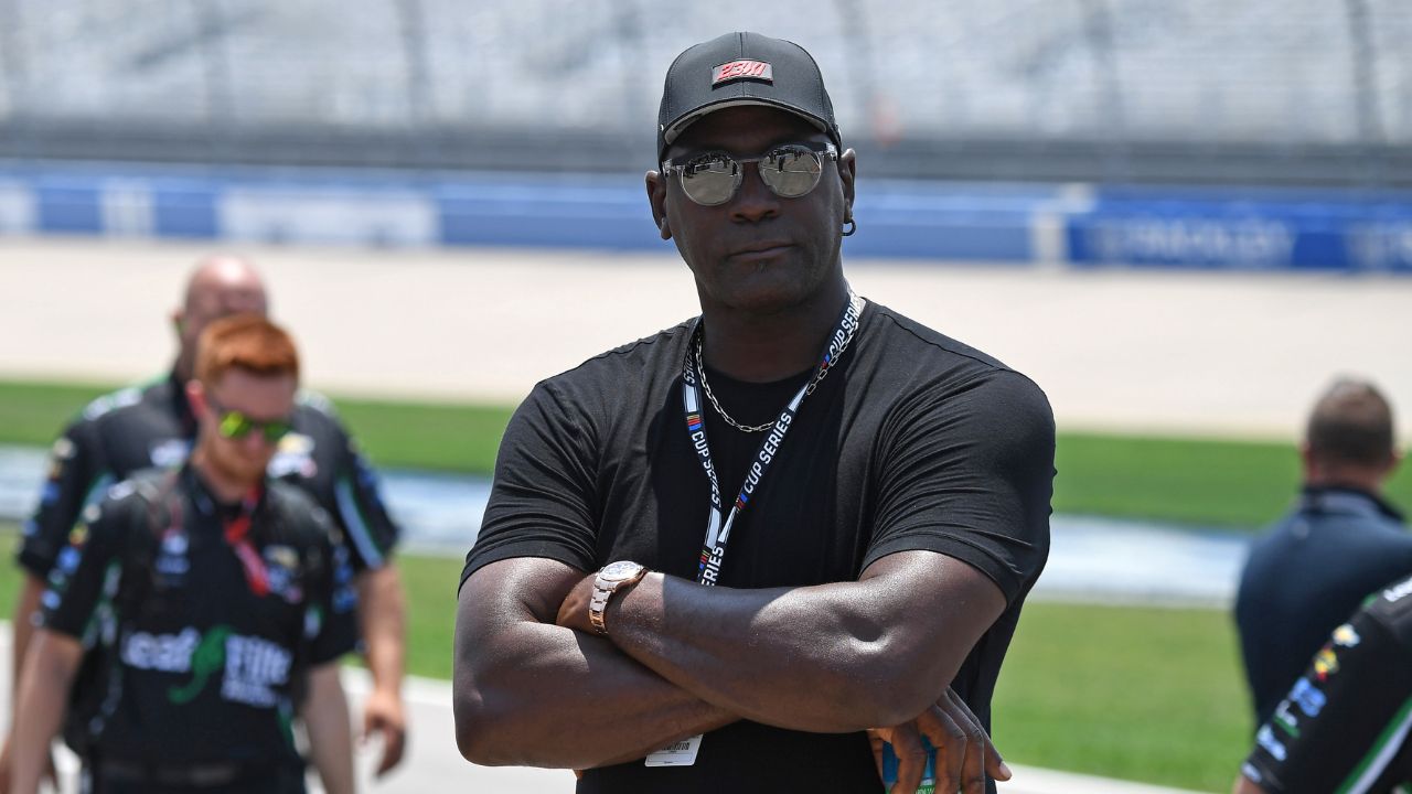 Michael Jordan 'Craftily' Deceived Bulls Owner With the Support of Knicks to Negotiate $30,140,000 Paycheck: "Conversation with New York"