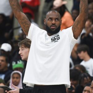 "Can't Wait Until He Fall": Weeks After Lashing Out At Haters, LeBron James Takes Another Dig at Naysayers in Front of 156,000,000 Followers
