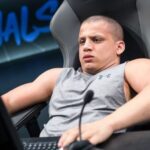 Tyler1 fails making scrambled eggs