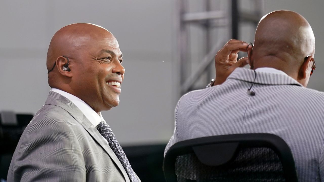 22 Years Before Signing 'Massive' $200,000,000 Deal, Charles Barkley Told Ernie Johnson He’d Leave TNT in ‘2–3 Years’