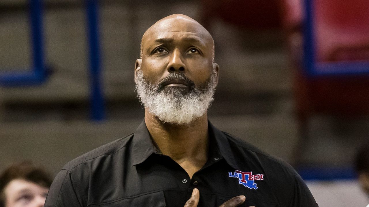 19 Years Before Giving Kobe Bryant a Taste of His 'Masculinity,' 6ft 9" Karl Malone 'Broke Into Tears' on Draft Night