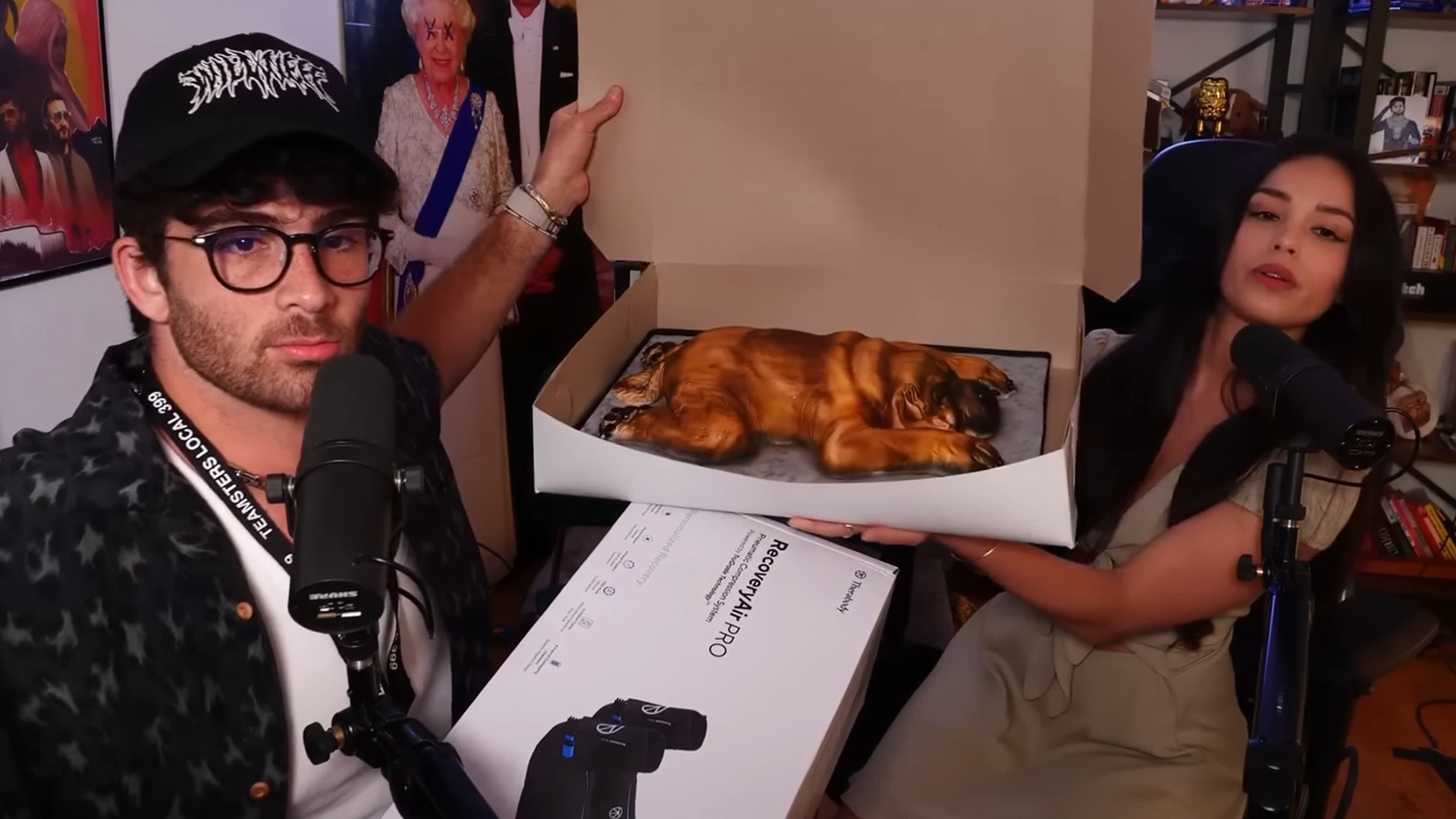 Valkyrae gave Kaya-themed cake to HasanAbi