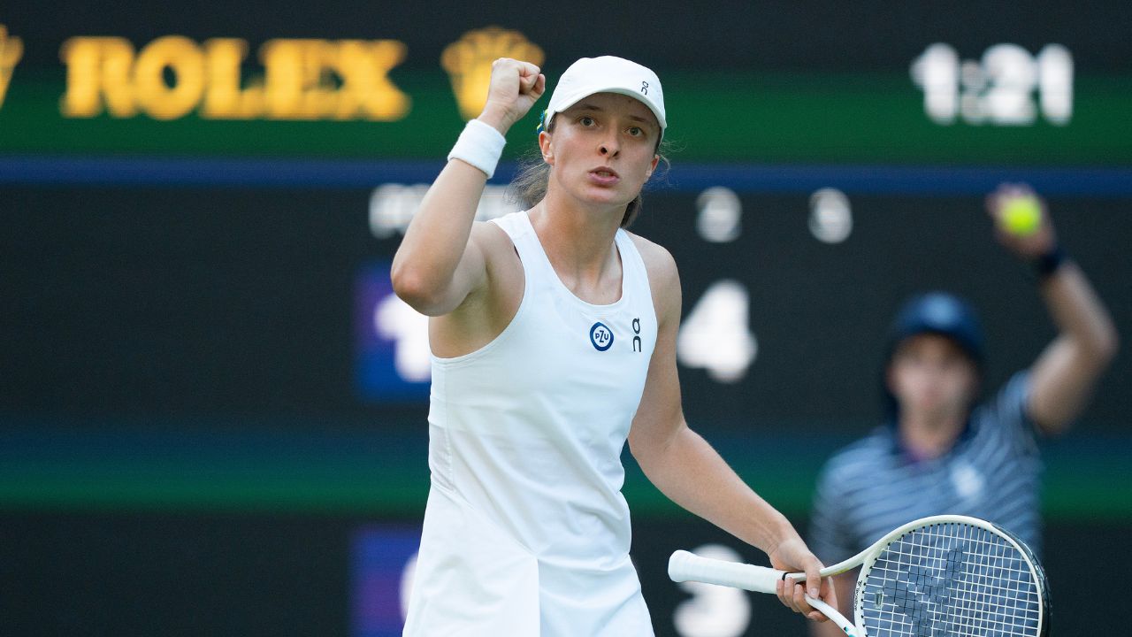 Better Than Serena Williams, Iga Swiatek Falls Short of Only Steffi Graff & Martina Hingis in First Stint as World No. 1