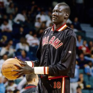 "Naked, Drinking Heinekens": Former All-Star Confessing 7ft 7" Manute Bol Never Played Sober for the 76ers Resurfaces