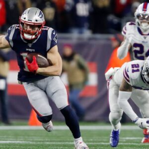 "Bills F*cking Hate Us": Julian Edelman Admits Getting Flipped Off by 3-Year-Old to 90-Year-Old Bills Fans