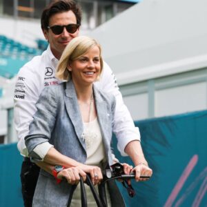 $1,600,000,000 Worth Toto Wolff Flaunts His $1,400,000 Mercedes for His Date Night