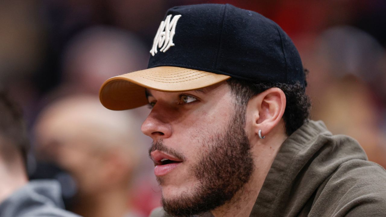 "Scoping Tickets For Hundreds Of Dollars": 25 Y/o Lonzo Ball 'Confides' In Trae Young Over How Hectic His Senior Year Of HS Was