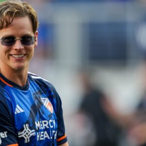 Cincinnati Bar Offers “Sad” Joe Burrow Fan Girls a $0.09 Remedy To Get Over His Engagement News